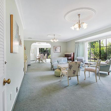 Wow, Spacious Home With A Pool Hamilton Extérieur photo