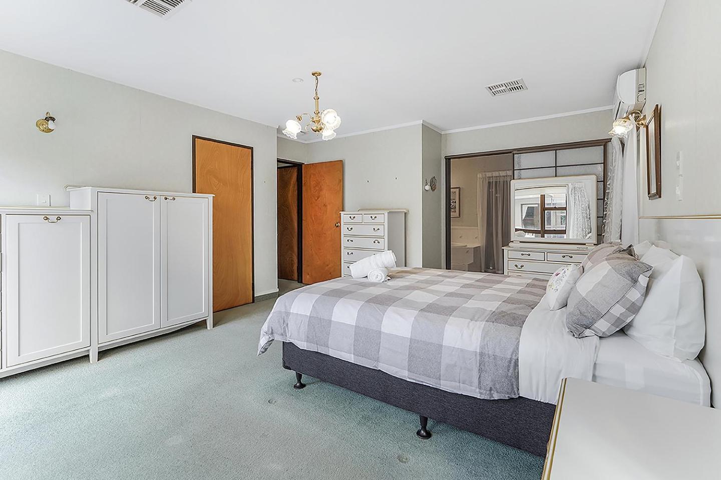 Wow, Spacious Home With A Pool Hamilton Extérieur photo