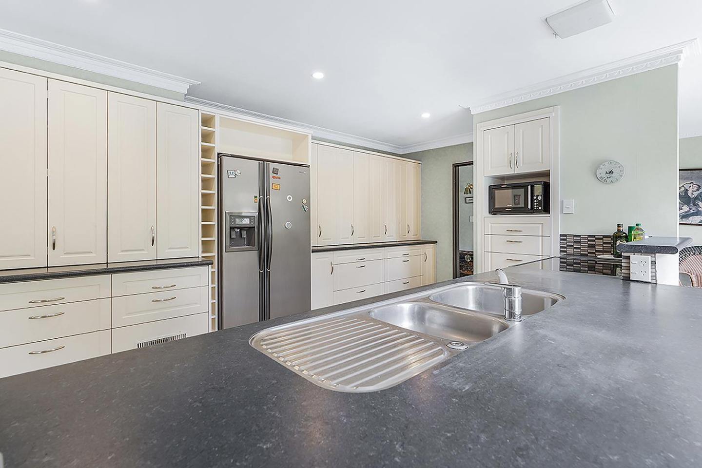 Wow, Spacious Home With A Pool Hamilton Extérieur photo